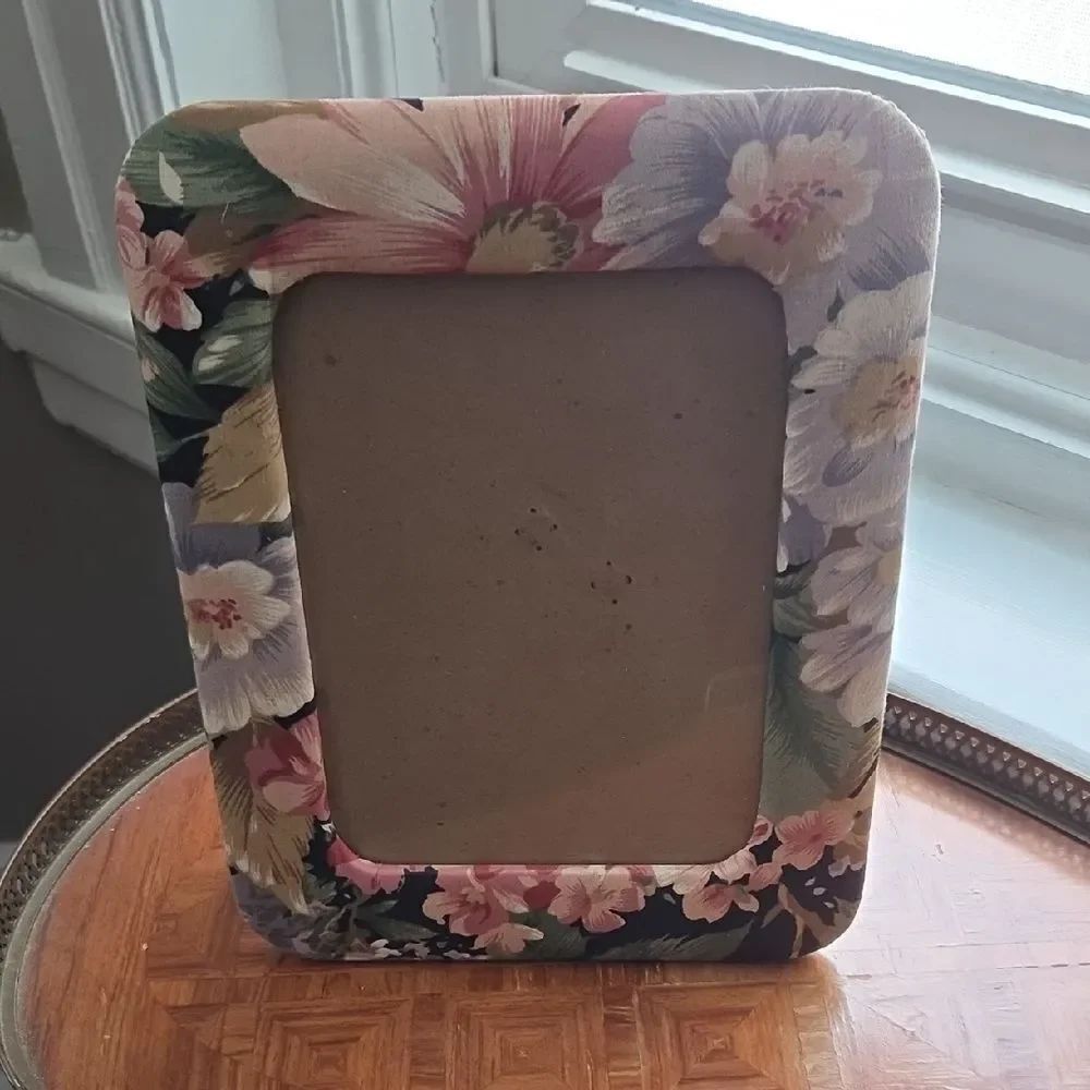Floral Picture Frame - Picture 1 of 8